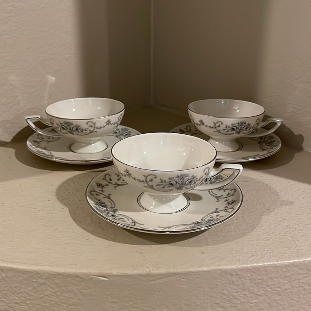 VTG- Johann Haviland Bavaria Rhineland -3 Cups & Saucers